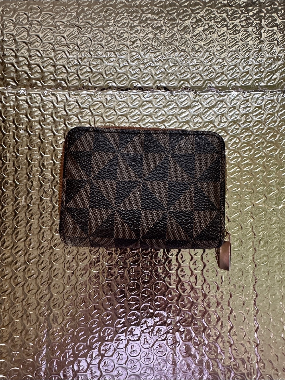 Compact Black Geometric Zip Wallet - Unbranded